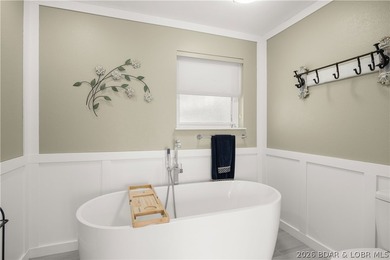 Discover this immaculate 2nd-tier ranch in Linn Creek, boasting - photo 30