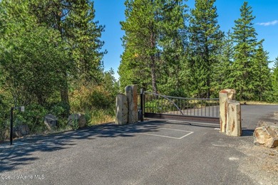 Waterfront Retreat: 14.55-acres of privacy on the shores of - photo 8