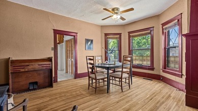 Beautiful downtown charmer ready for its next chapter. Precious - photo 9