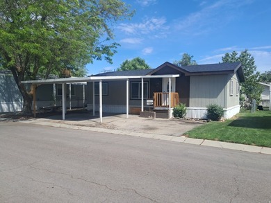 ***Sellers offering $1400 concessions! Welcome home to this - photo 1