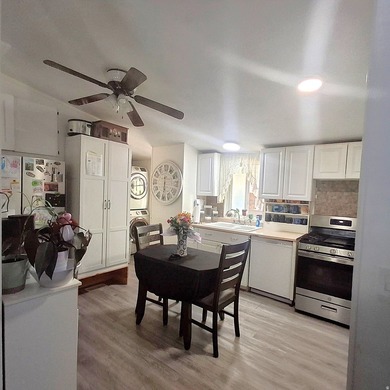 ***Sellers offering $1400 concessions! Welcome home to this - photo 9