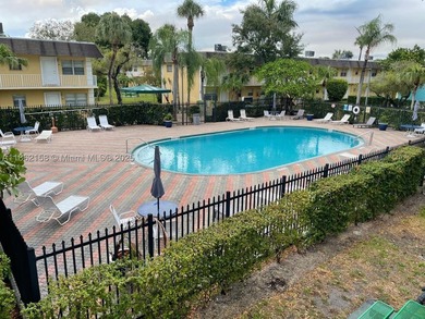 Very nice 2 beds one baths apartment, excellent for living or - photo 1