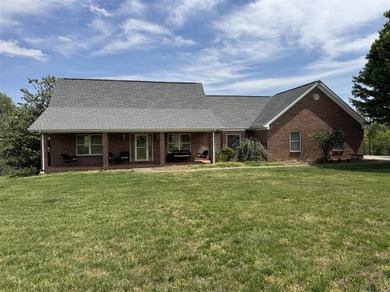 This is peaceful living at it's best. This brick beauty boasts - photo 3