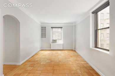 Welcome to apartment 3A at the renowned Amherst-Courtlandt. This - photo 4