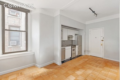 Welcome to apartment 3A at the renowned Amherst-Courtlandt. This - photo 6