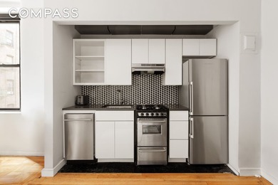 Welcome to apartment 3A at the renowned Amherst-Courtlandt. This - photo 8