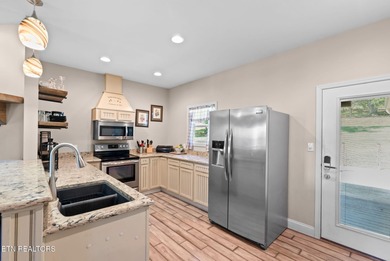 Move-In Ready Lakeview Retreat on a quiet cul-de-sac. Easy - photo 13