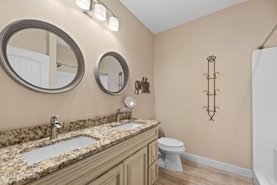 Move-In Ready Lakeview Retreat on a quiet cul-de-sac. Easy - photo 20