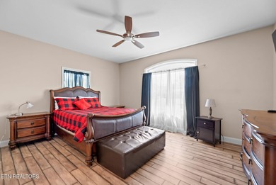 Move-In Ready Lakeview Retreat on a quiet cul-de-sac. Easy - photo 23