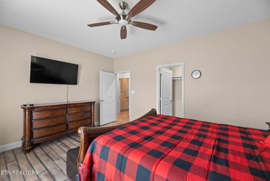 Move-In Ready Lakeview Retreat on a quiet cul-de-sac. Easy - photo 24
