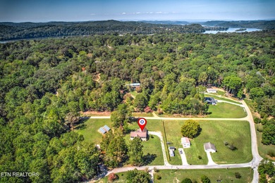 Move-In Ready Lakeview Retreat on a quiet cul-de-sac. Easy - photo 30