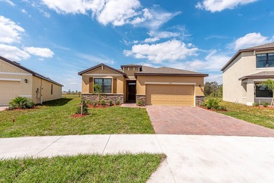 Fall in love with this beautiful almost brand new house built in - photo 4