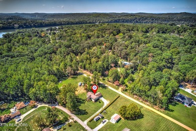 Move-In Ready Lakeview Retreat on a quiet cul-de-sac. Easy - photo 35