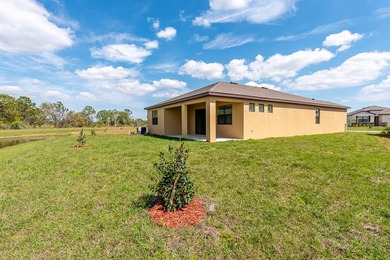 Fall in love with this beautiful almost brand new house built in - photo 5