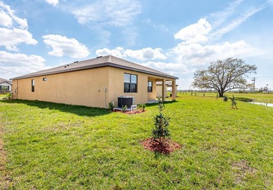 Fall in love with this beautiful almost brand new house built in - photo 8