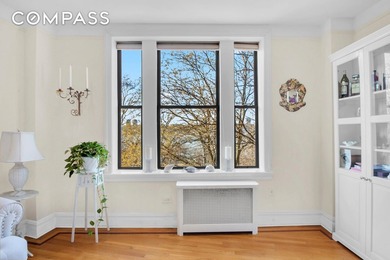 Rarely on the market: The largest 1bd/1ba in the building! An - photo 2