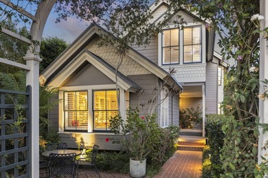 Beautiful move-in ready residence offering sophisticated - photo 3