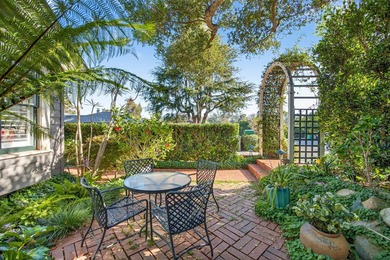 Beautiful move-in ready residence offering sophisticated - photo 4