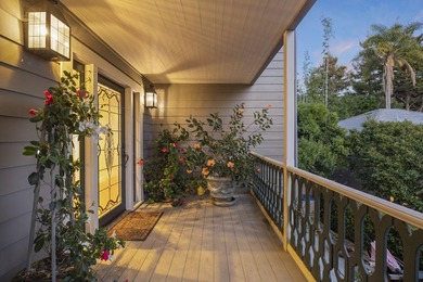Beautiful move-in ready residence offering sophisticated - photo 5