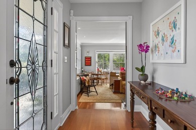 Beautiful move-in ready residence offering sophisticated - photo 6