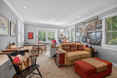Beautiful move-in ready residence offering sophisticated - photo 8