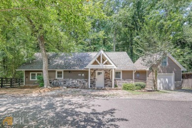 This is a cozy renovated lake cottage with all the comforts of - Lake Home For Sale in Gainesville, Georgia