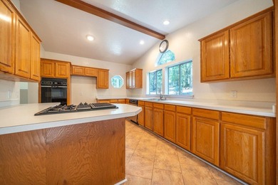 Outdoor Paradise! Imagine yourself here! A large, private, 2+ - photo 4