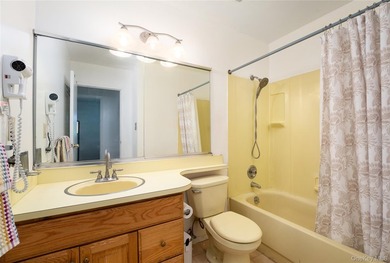 Very Spacious (2300 Square Feet) Large expanded ranch with - photo 11