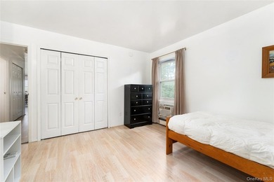 Very Spacious (2300 Square Feet) Large expanded ranch with - photo 14