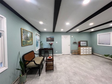 Very Spacious (2300 Square Feet) Large expanded ranch with - photo 20
