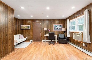 Very Spacious (2300 Square Feet) Large expanded ranch with - photo 21