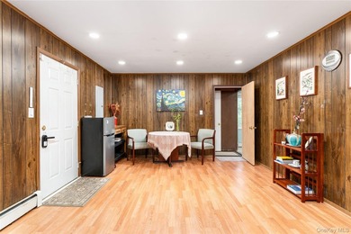 Very Spacious (2300 Square Feet) Large expanded ranch with - photo 22