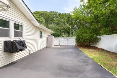 Very Spacious (2300 Square Feet) Large expanded ranch with - photo 23
