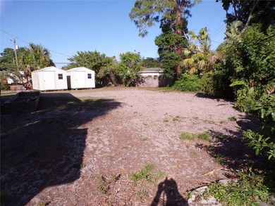 Amazing large family or multi-family opportunity on an oversized - photo 25