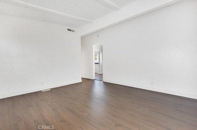 Welcome to this beautifully maintained 4-bedroom, 2-bathroom - photo 7