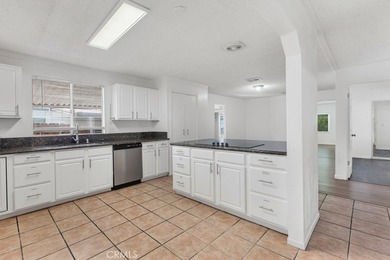 Welcome to this beautifully maintained 4-bedroom, 2-bathroom - photo 8