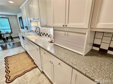 Rare East Bay Condo, Corner Unit with No Stairs & over 1700 sq - photo 16