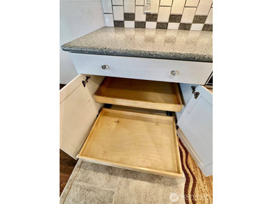 Rare East Bay Condo, Corner Unit with No Stairs & over 1700 sq - photo 17