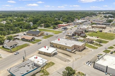Remodeled commercial building, located on the way to downtown - photo 18
