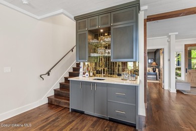 Discover a refined take on the classic Gozzer Cabin--beautifully - photo 9