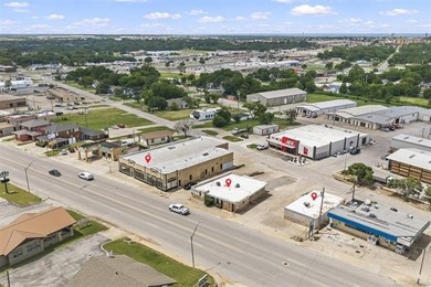 Remodeled commercial building, located on the way to downtown - photo 21