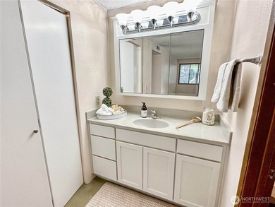 Rare East Bay Condo, Corner Unit with No Stairs & over 1700 sq - photo 25