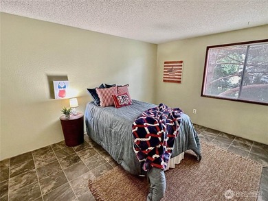 Rare East Bay Condo, Corner Unit with No Stairs & over 1700 sq - photo 27