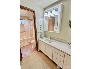 Rare East Bay Condo, Corner Unit with No Stairs & over 1700 sq - photo 28
