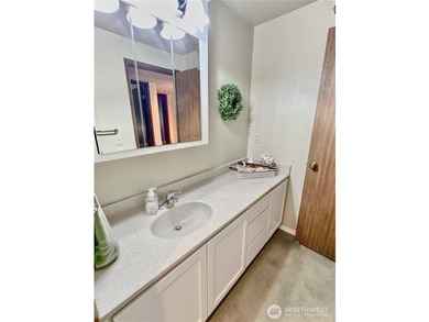 Rare East Bay Condo, Corner Unit with No Stairs & over 1700 sq - photo 29