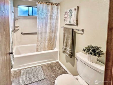 Rare East Bay Condo, Corner Unit with No Stairs & over 1700 sq - photo 30