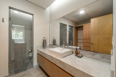 Luxury, privacy, generous living spaces, and an exceptional - photo 33