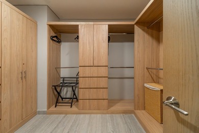Luxury, privacy, generous living spaces, and an exceptional - photo 38