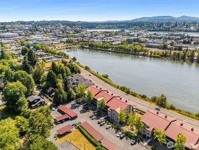 Rare East Bay Condo, Corner Unit with No Stairs & over 1700 sq - photo 38