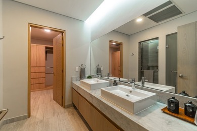 Luxury, privacy, generous living spaces, and an exceptional - photo 39